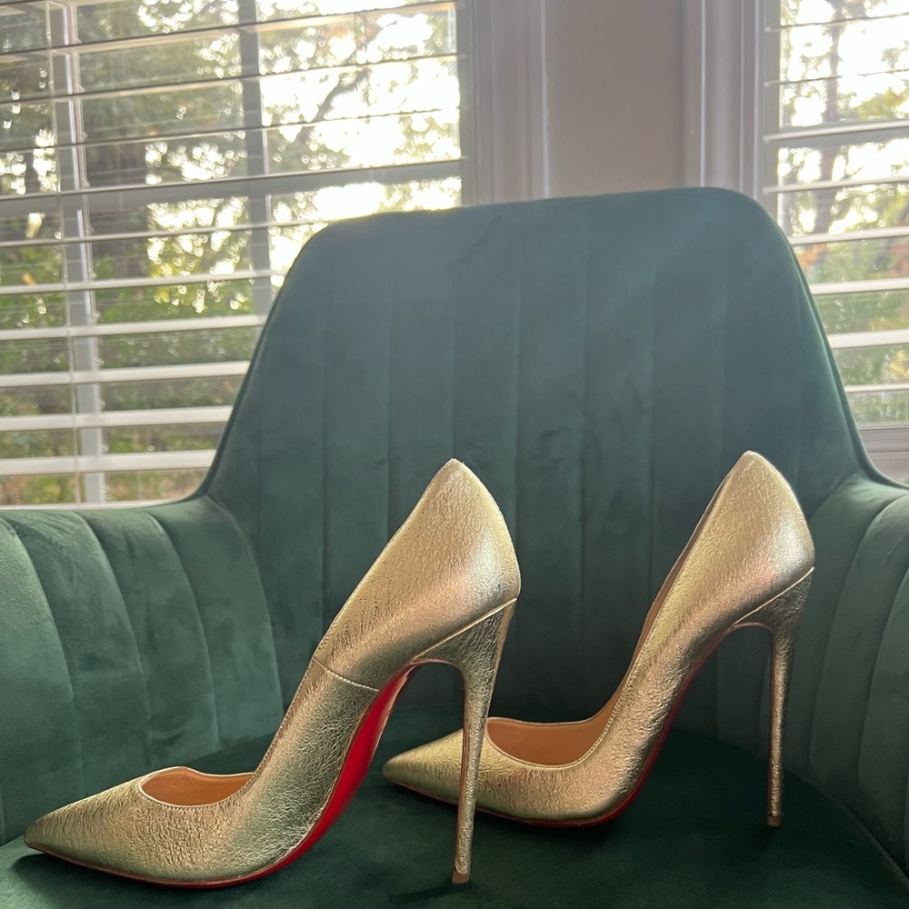 💫liquid gold💫louboutin so kate gold pumps 120mm